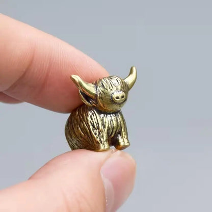 2 Pack Mini Metal Highland Cow Statues, Tiny Collectable Highland Bull Sculptures, Small Tabletop Decorative Figurines for Living Room, Bedroom, Kitchen & Office Desk