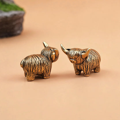 2 Pack Mini Metal Highland Cow Statues, Tiny Collectable Highland Bull Sculptures, Small Tabletop Decorative Figurines for Living Room, Bedroom, Kitchen & Office Desk