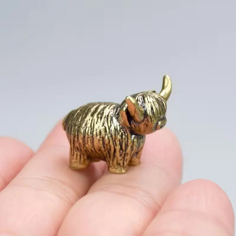 2 Pack Mini Metal Highland Cow Statues, Tiny Collectable Highland Bull Sculptures, Small Tabletop Decorative Figurines for Living Room, Bedroom, Kitchen & Office Desk