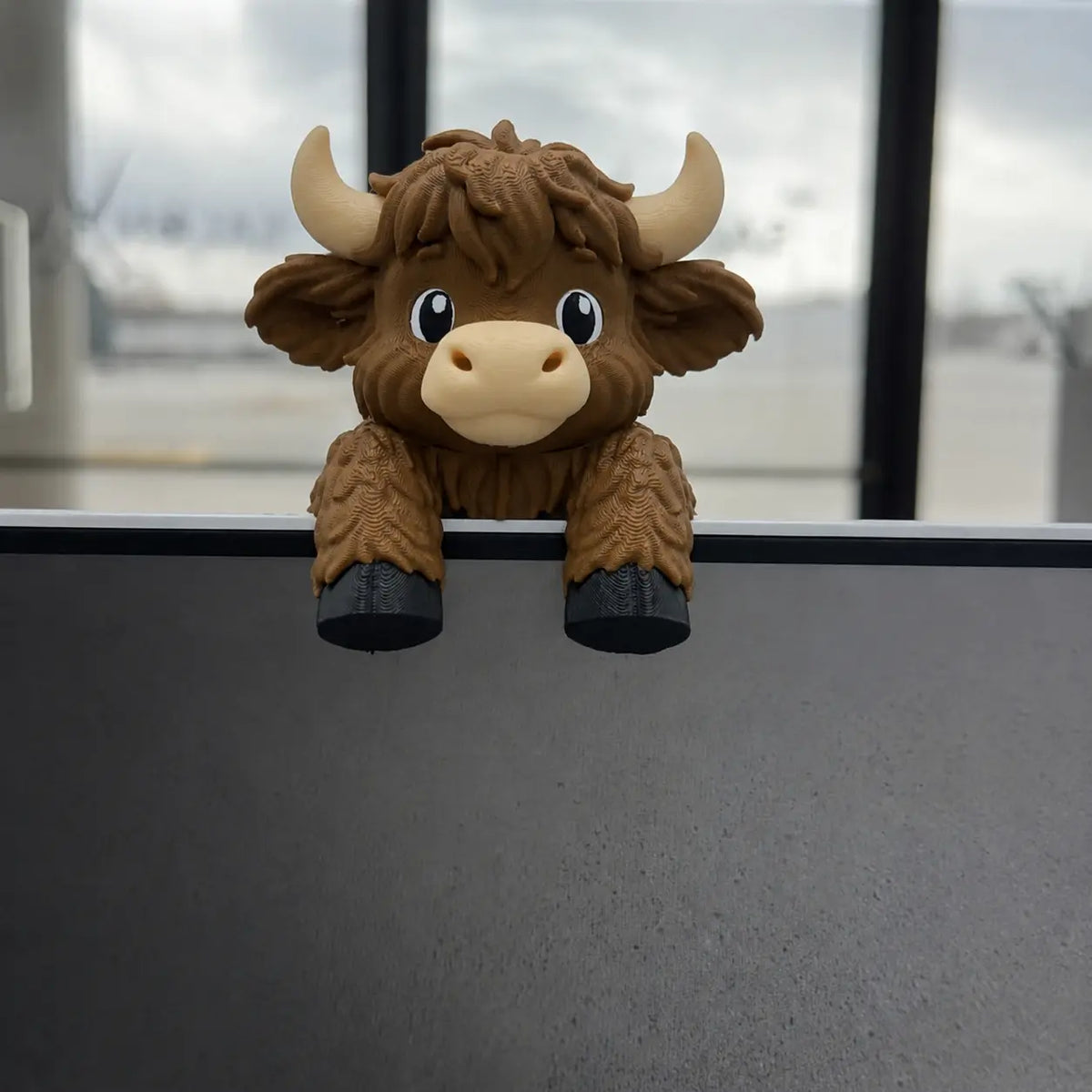 Highland Cow Monitor Buddy and Screen Sitter, 3D Printed Emotional Support Desk Companion and Office Decor-YY0